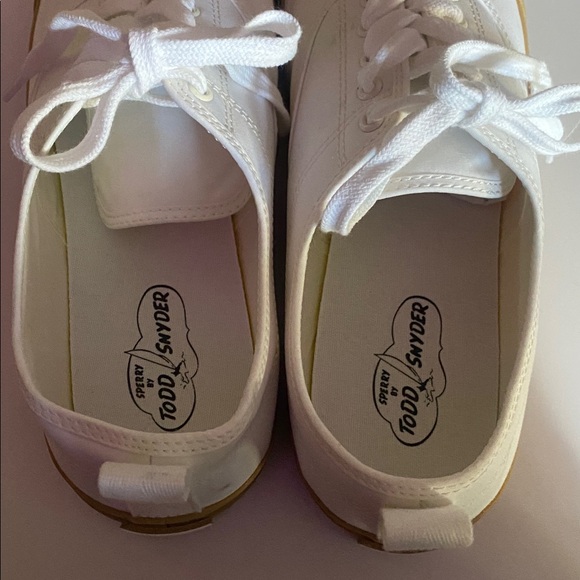 Todd Snyder Sperry White Canvas Sneakers with Brown Soles Sz 10.  NWOB